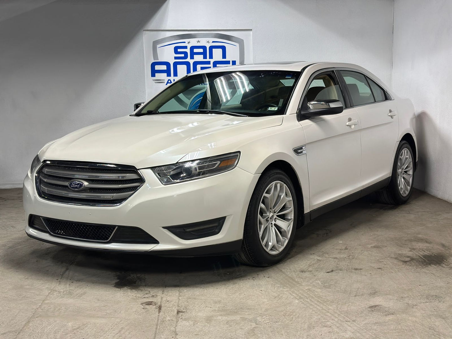 Ford Taurus 2016